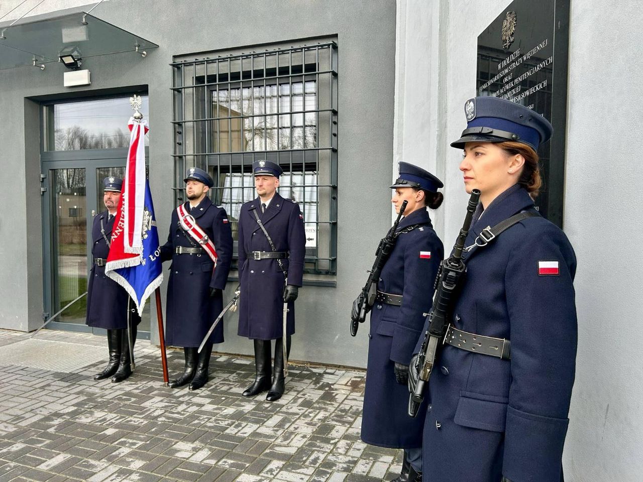 Akcja protestacyjna Służby Więziennej. Chodzi o dodatek mieszkaniowy