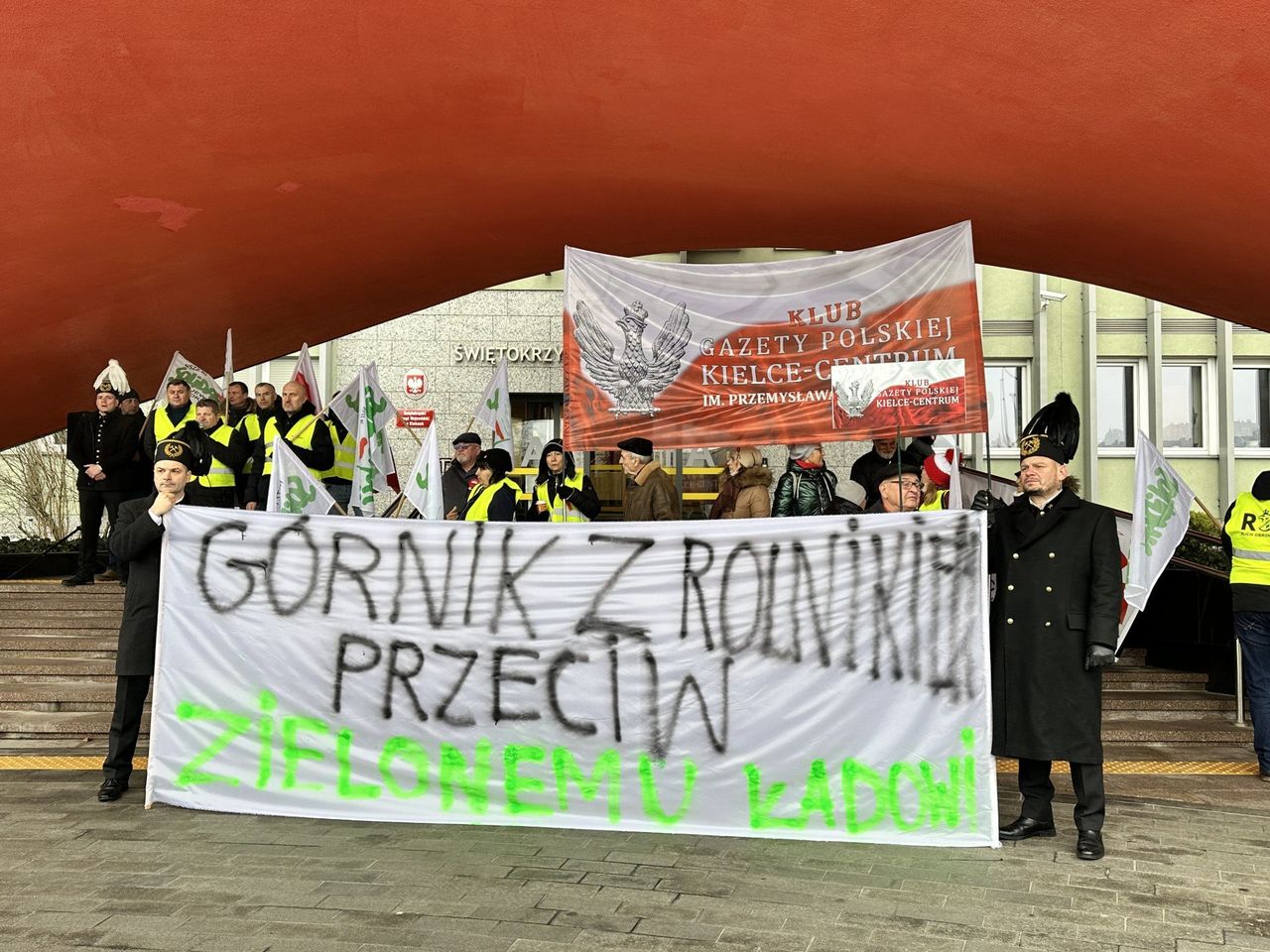 Kielce: Protest rolników. Żądają ograniczenia importu żywności