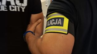 Koło: Kobiecie udało się uciec, policja usunęła agresywnego męża z domu