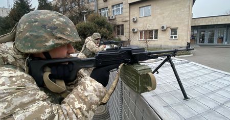Wojska Białorusi i Rosji zostaną w Kazachstanie na dłużej? "Pozostaniemy do pełnego ustabilizowania się sytuacji"