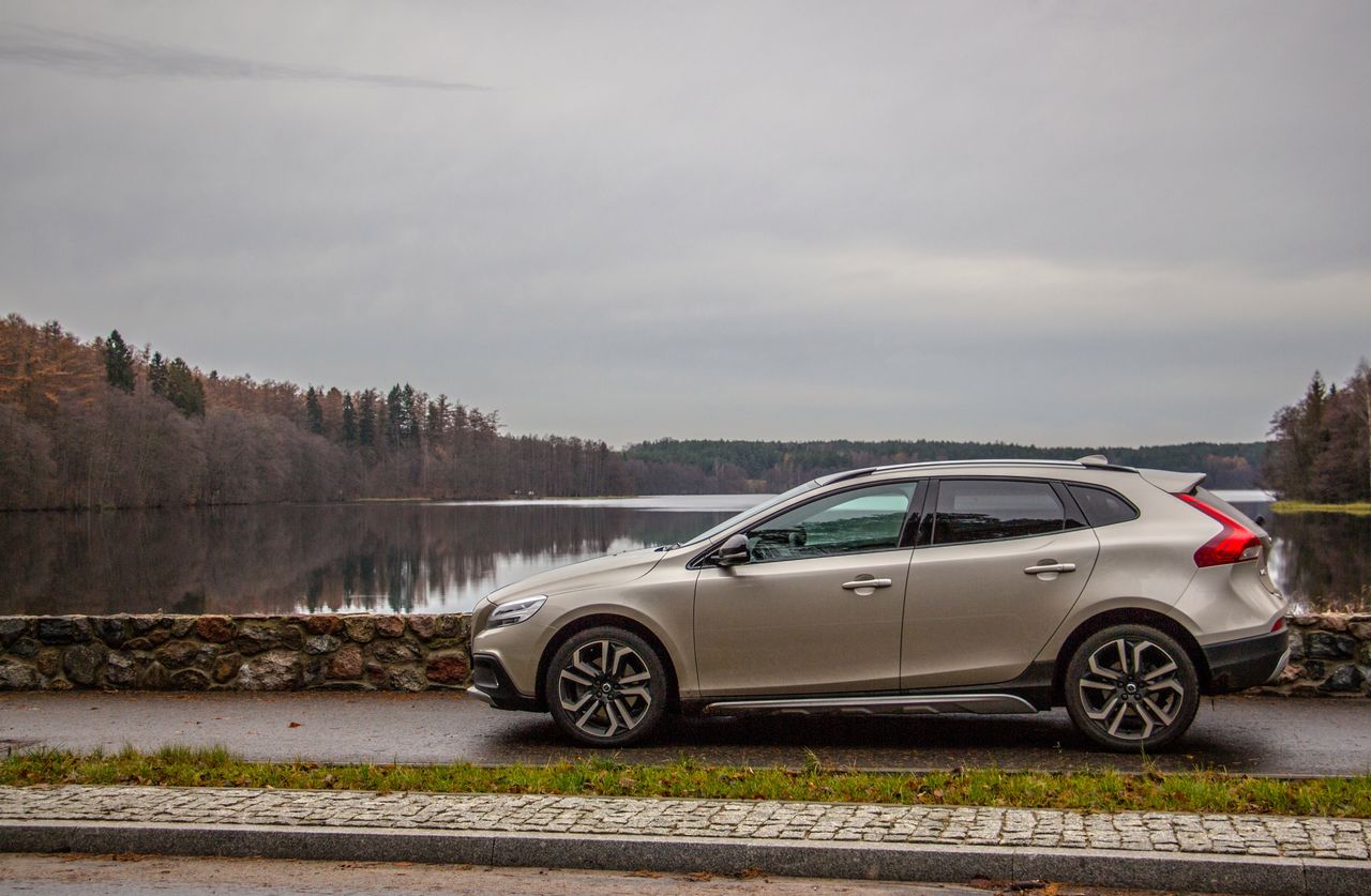 Volvo V40 Cross Country T5 AWD Summum - nadal atrakcyjne