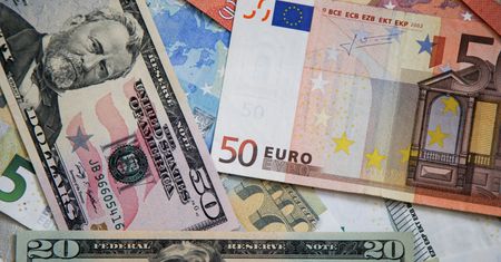 Kursy walut 31.03.2022. Czwartkowy kurs funta, euro, dolara i franka szwajcarskiego