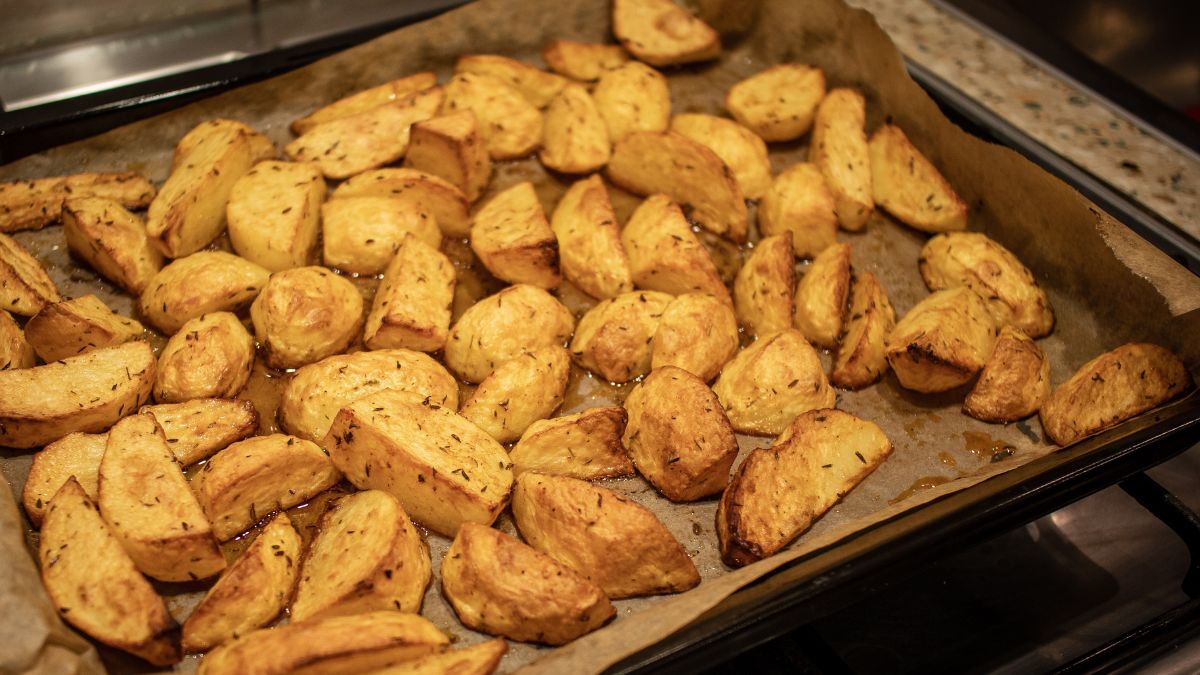 Chrupiące ziemniaki z piekarnika przewyższają inne rodzaje