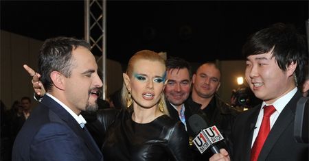 Wyda prawie milion na promocję płyty!