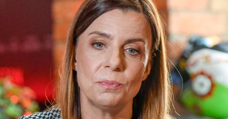 Agata Kulesza szczerze o rozwodzie po 23 latach małżeństwa i terapii: "Najpierw leżysz na podłodze w skulonej pozycji OFIARY"