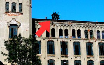 Stali w czwórkę na dachu. Jeden kompletnie pijany. Tyle mieli lat