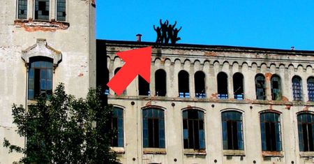 Stali w czwórkę na dachu. Jeden kompletnie pijany. Tyle mieli lat