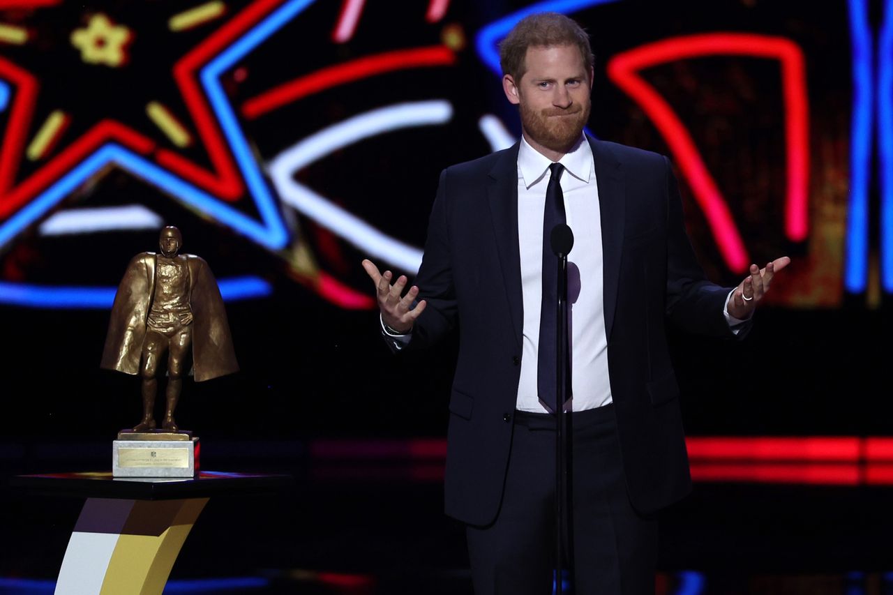 13th Annual NFL Honors
LAS VEGAS, NV - FEBRUARY 8: Prince Harry, Duke of Sussex presents the Walter Payton Man of the Year Award at the 13th Annual NFL Honors on February 8, 2024 in Las Vegas, Nevada. (Photo by Perry Knotts/Getty Images)
Perry Knotts
american football, bestof, topix