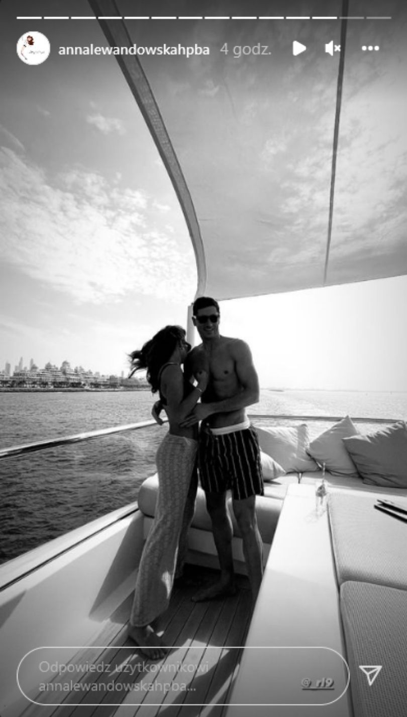 Anna i Robert Lewandowscy dokazują na jachcie w Dubaju