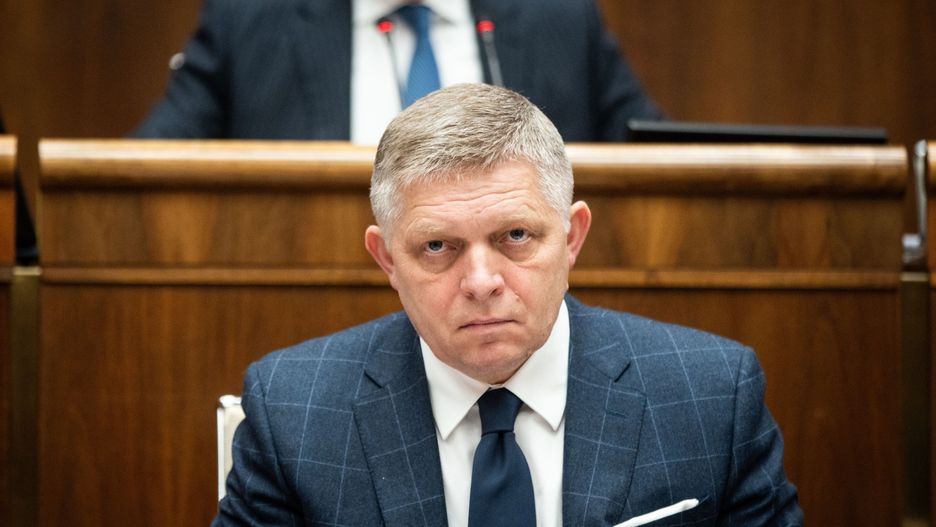 Slovak Prime Minister Fico faces no-confidence vote in his government
epaselect epa11841387 Slovak Prime Minister Robert Fico attends a no-confidence vote in his government during a parliament session in Bratislava, Slovakia, 21 January 2025. Slovakia's opposition parties initiated a no-confidence vote against Fico's government citing concerns over his foreign policy and failing to address domestic issues.  EPA/JAKUB GAVLAK 
Dostawca: PAP/EPA.
JAKUB GAVLAK
epaselect