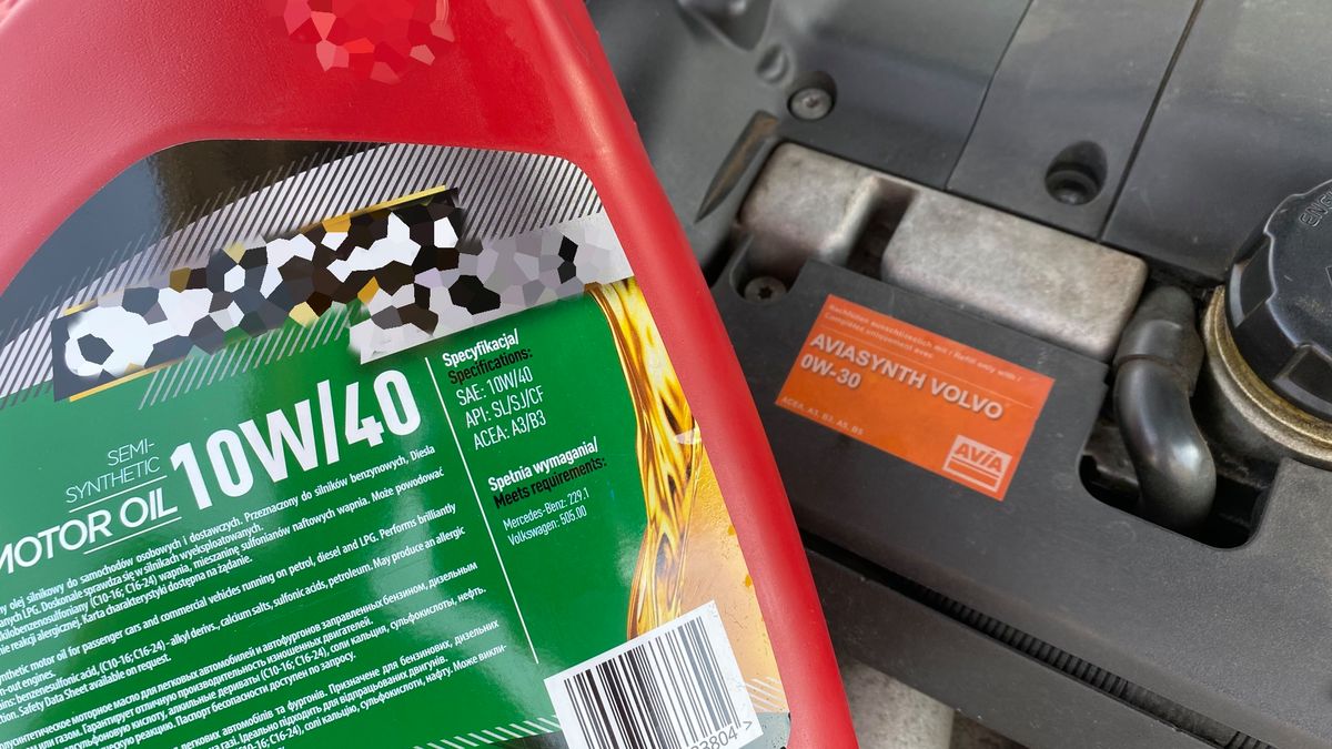 Silnik ma 20 lat i ponad 300 tys. km przebiegu, a producent zaleca olej 0W-30. Czy lepkość 10W-40 jest odpowiednia i kiedy warto rozważyć taką zmianę?