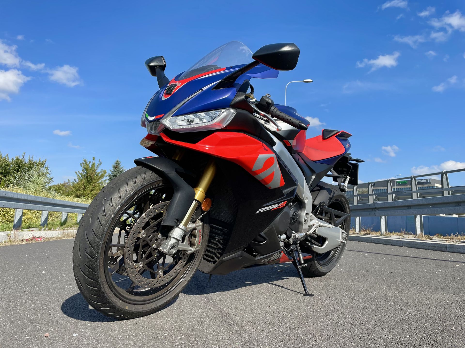 Aprilia RSV4 Factory