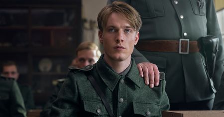 Magiczna opowieść w tragicznych czasach. Netflix pokaże serialową perełkę