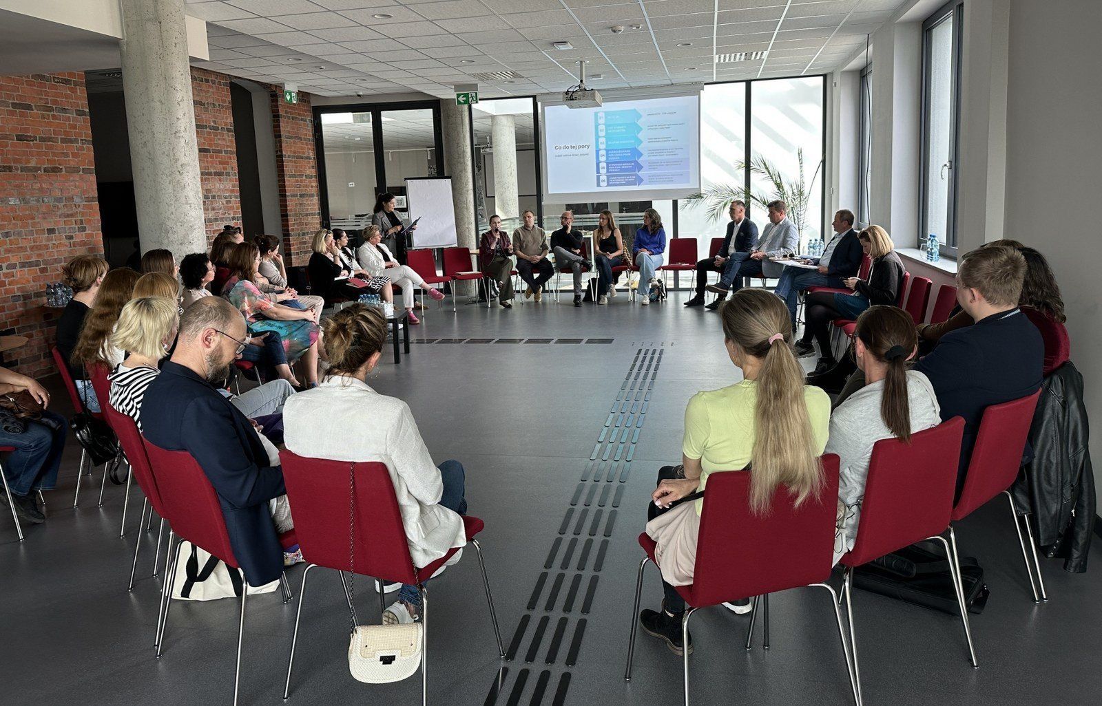 Mediacje w sprawie SP1. Władze miasta i rodzice o przyszłości szkoły w Lesznie