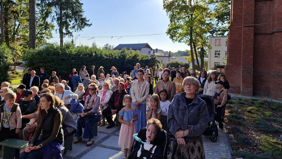 Koncert finałowy z zespołem &#34;Gospel Joy&#34; w Obornikach Śląskich. Śpiewem uwielbili Boga. Galeria zdjęć