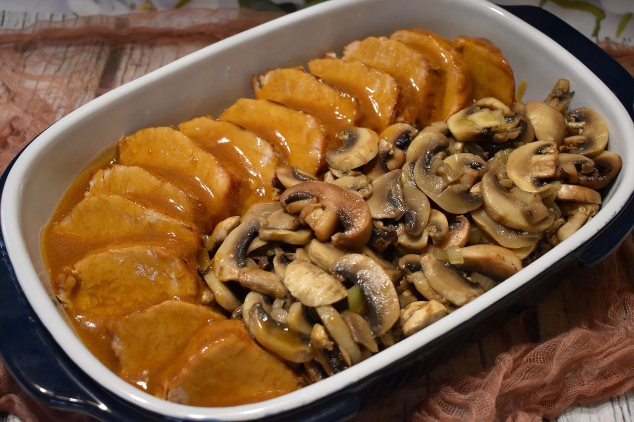 Pieczony schab i pieczarki. Prosto, szybko i smacznie