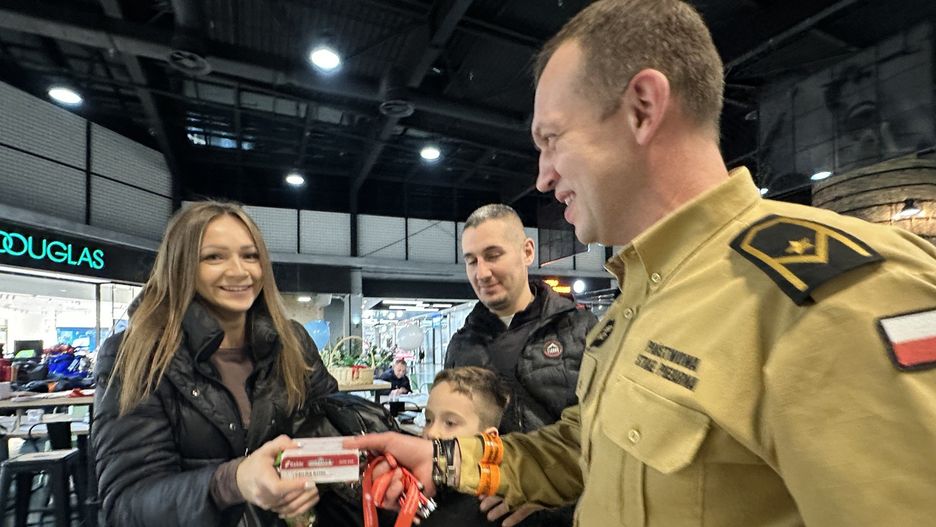 W galerii Bawełnianka w Bełchatowie strażacy zorganizowali dziś akcję edukacyjna podczas której można było otrzymać czujki czadu i dymu