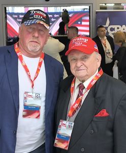 Sympatycy Trumpa i Nawrockiego w Rzeszowie. "Czarno to widzę"