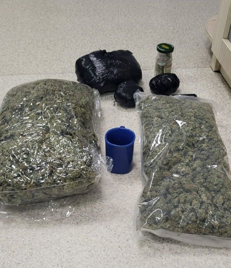 Dwóch mężczyzn zatrzymanych z 4,5 kg narkotyków i nielegalnym tytoniem
