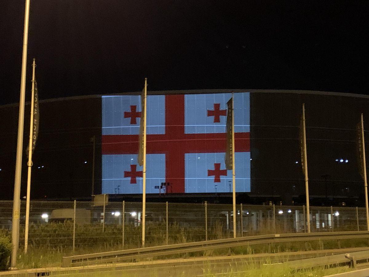 Wrocław. Dzień Niepodległości Gruzji. Ogromna flaga na stadionie