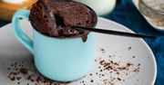 Puszyste ciasto czekoladowe, które zrobisz w 3 minuty. Nie potrzebujesz nawet piekarnika
