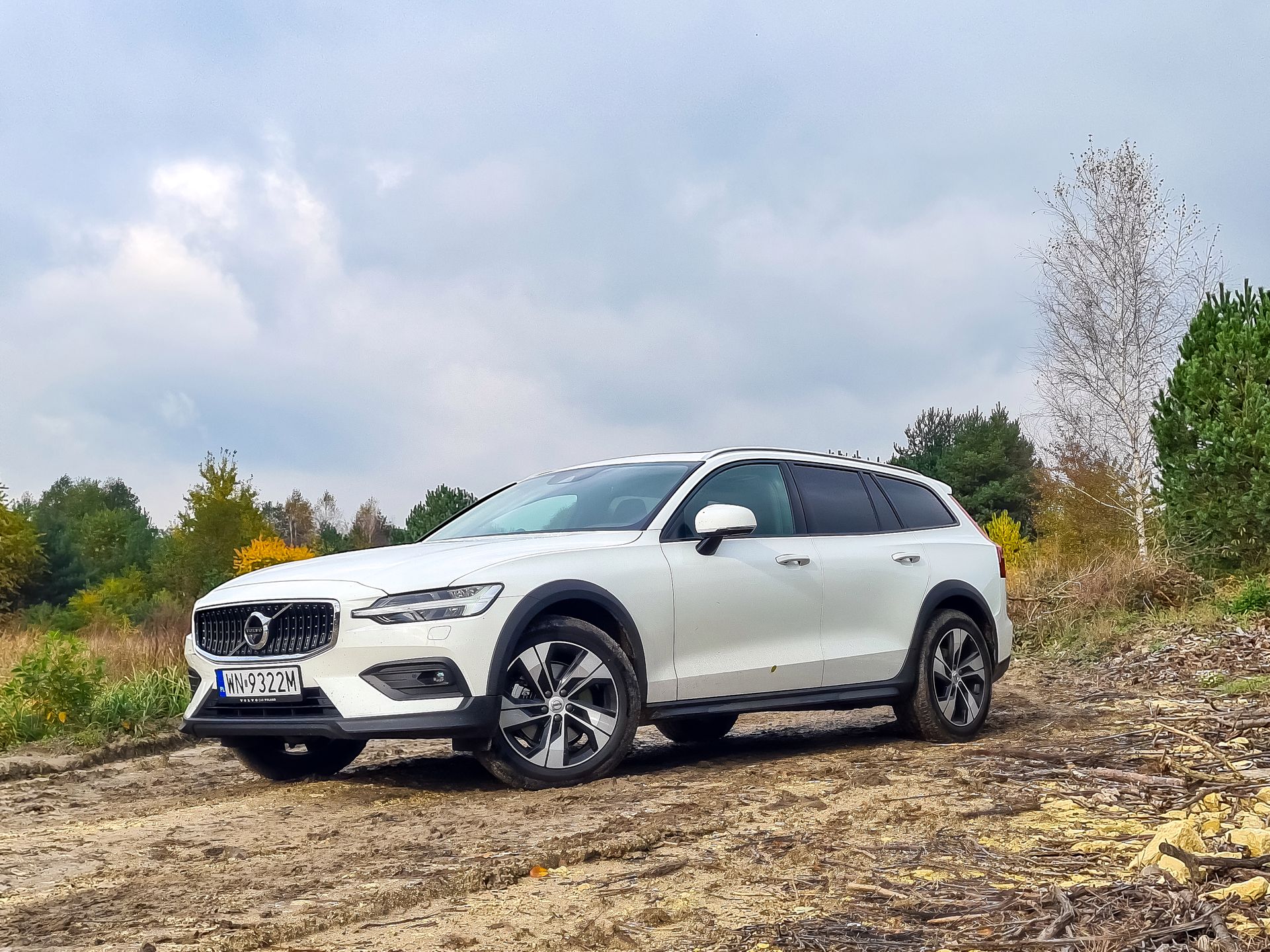 Volvo V60 Cross Country: System info-rozrywki, audio Bowers & Wilkins i systemy bezpieczeństwa 2
