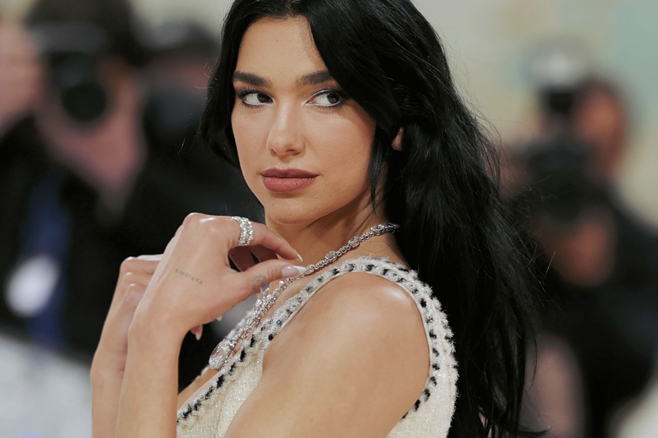 Dua Lipa podczas Met Gala 2023