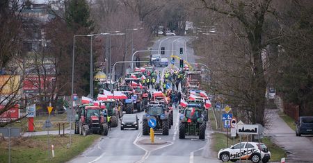 Masowe protesty rolników. Szykuje się paraliż komunikacyjny. Wiele dróg w regionie będzie nieprzejezdnych [MAPA]