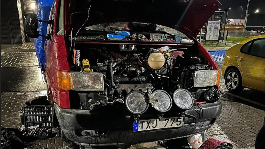 Rodzina z maleńki dzieckiem od kilku dni koczuje na MOP-ie