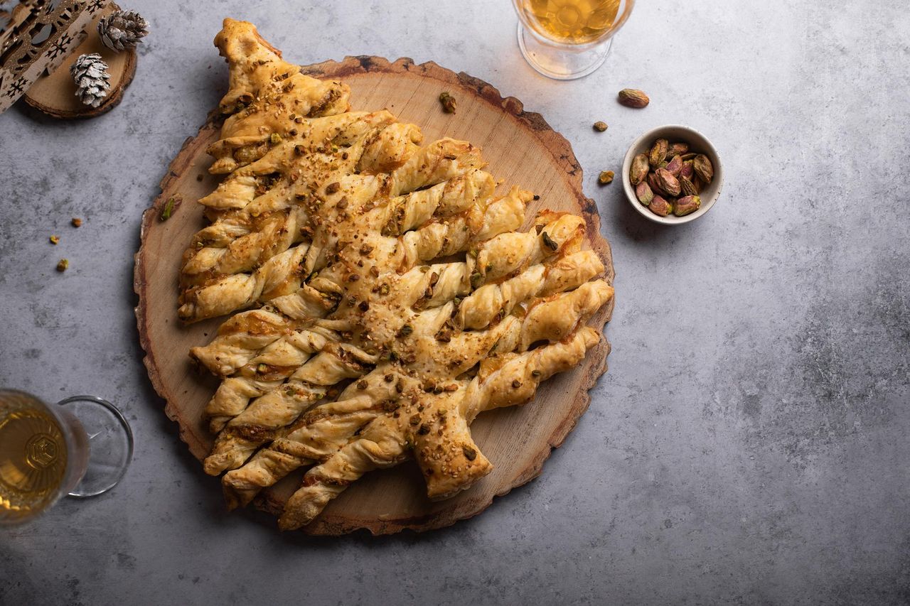 Prosta przekąska, która wygląda jak dzieło sztuki. Szpinakowa choinka w 30 minut