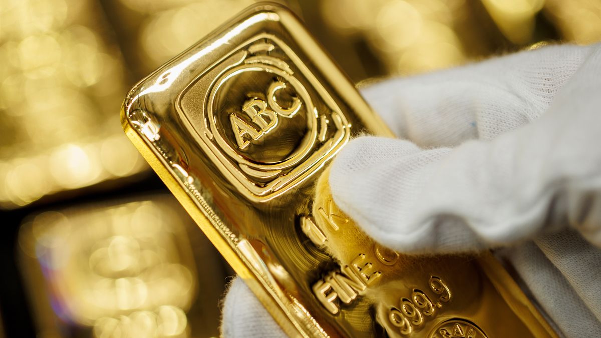 A worker holds an one kilogram gold bar at the ABC Refinery smelter, operated by Pallion, in Sydney, Australia, on Thursday, April 17, 2025. Gold paused its record-breaking rally amid optimism over US-Japan trade talks, after bullion earlier reached another all-time high. Photographer: Brendon Thorne/Bloomberg via Getty Images