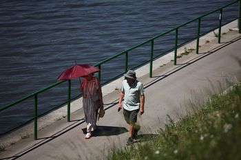IMGW wydał ostrzeżenie dla Wielkopolski. Niedziela będzie gorąca