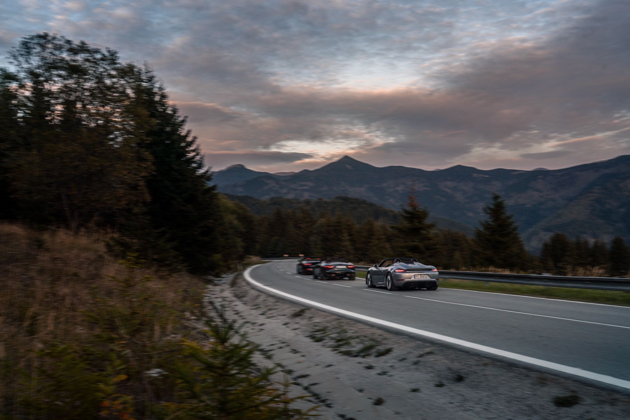 Porsche 718 Spyder vs. Mercedes-AMG SL 63 vs. Jaguar F-Type P450 