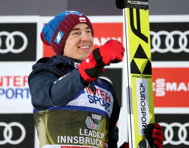 Z OSTATNIEJ CHWILI: Kamil Stoch WYGRAŁ Turniej Czterech Skoczni!