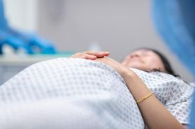 Specjalny zabieg ma umożliwić transpłciowym kobietom zajście w ciążę? Chirurg z Indii chce przeprowadzić przeszczep macicy