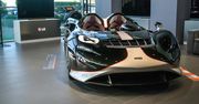 McLaren Elva coraz bardziej ekskluzywny. W warszawskim salonie pojawił się razem z pierwowzorem