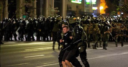 Protesty na Białorusi. Wiemy, skąd się tam wzięła amunicja z Polski