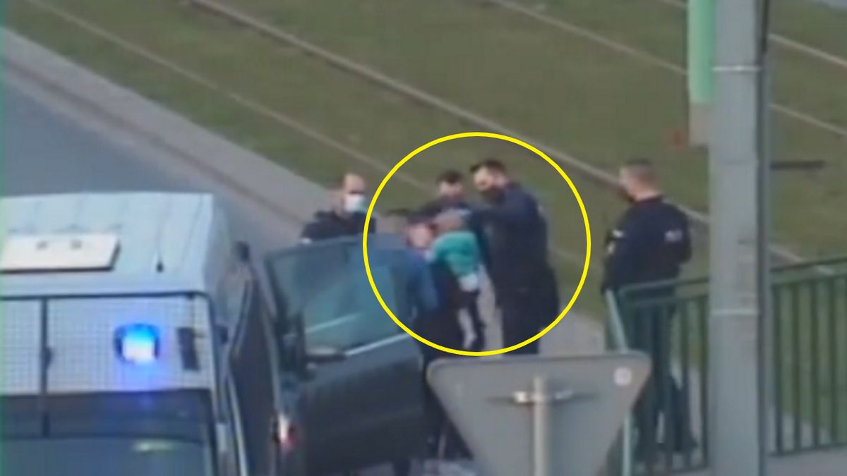 Policjanci uratowali dławiącą się dziewczynkę.