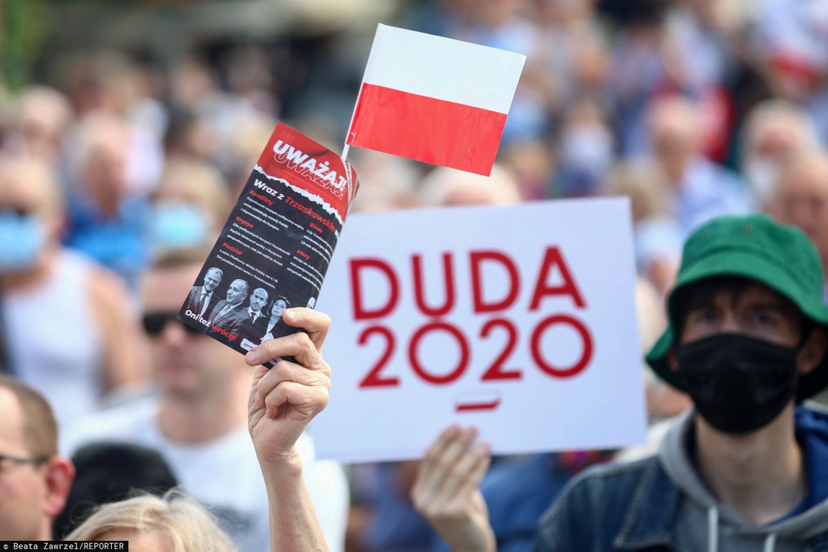 Takie ulotki kolportowała Poczta Polska podczas wyborów prezydenckich
