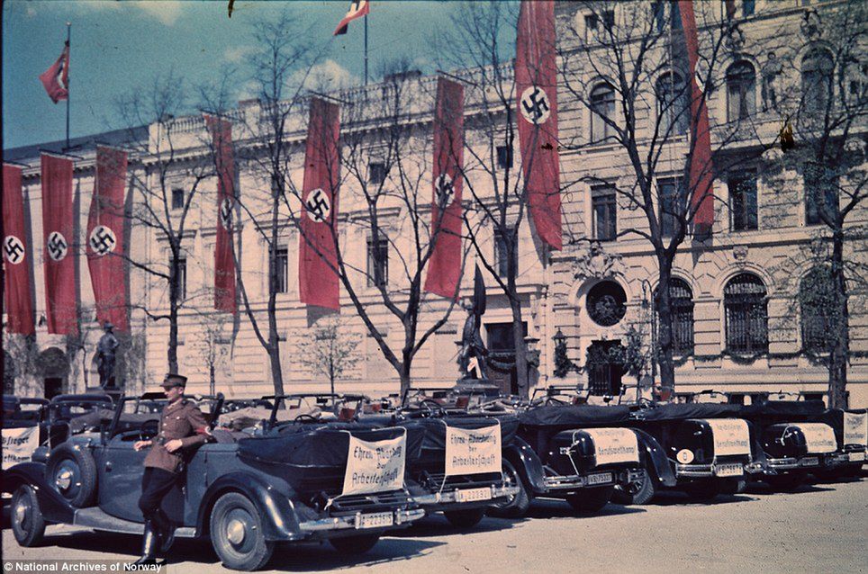 Pogodna, kolorowa wiosna 1937 roku w Berlinie. Ulice pełne swastyk, żołnierzy i... spokoju 15