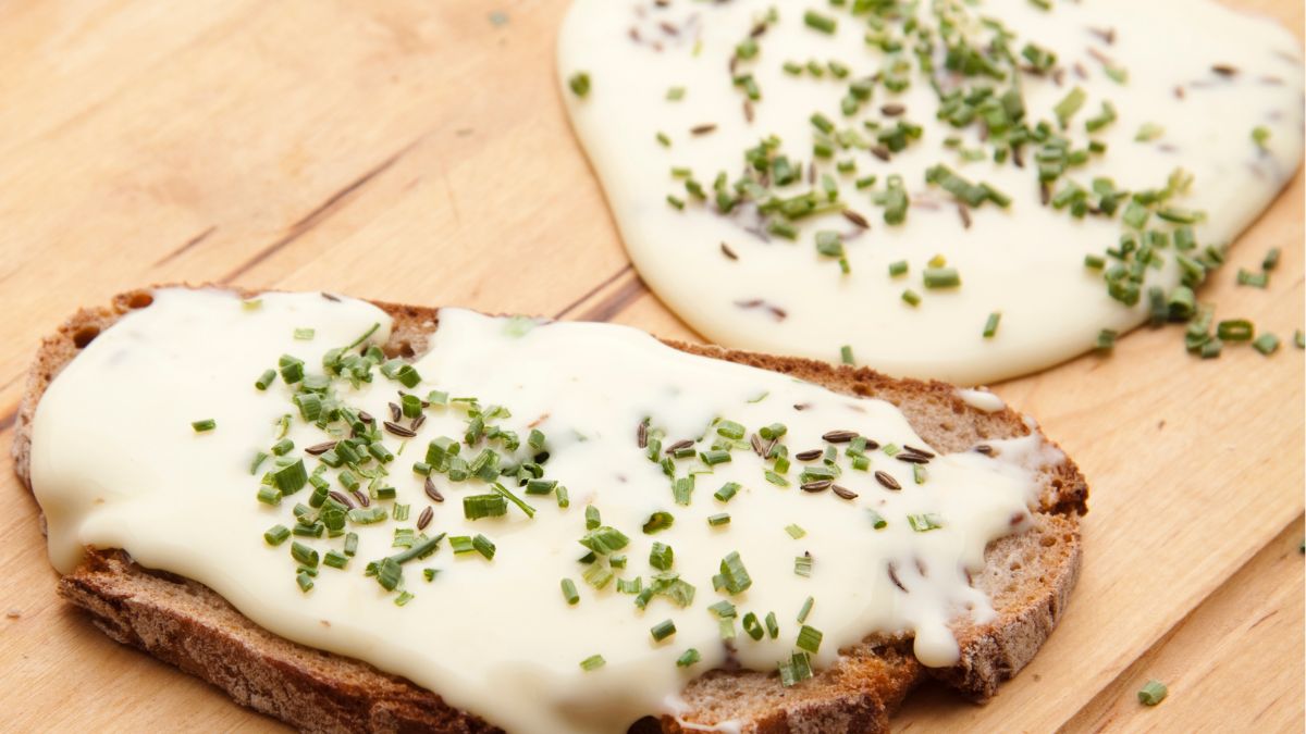 Kanapki ze smażonym serem i szczypiorkiem