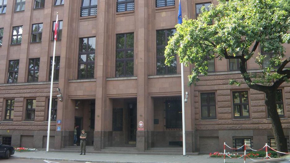 Warszawa. Na tyłach tego budynku powstać ma - tanio i szybko - nowy biurowiec Ministerstwa Spraw Zagranicznych (MSZ Warszawa)