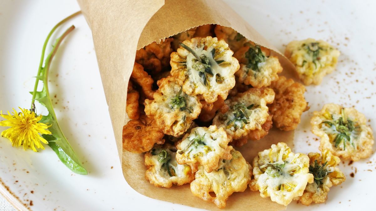 Racuchy z mniszkiem to pomysł na wiosenną ciepłą kolację