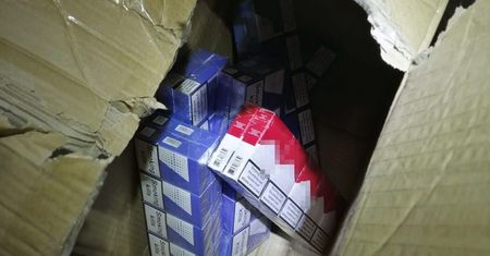 Nielegalne papierosy na targowisku w centrum Lublina. 51-latek posiadał ponad 1300 paczek bez polskich znaków akcyzy