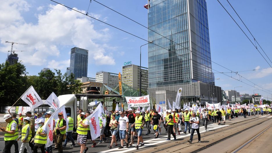 Warszawa. Manifestacja górników i energetyków. "Tu jest Polska, nie Białoruś"