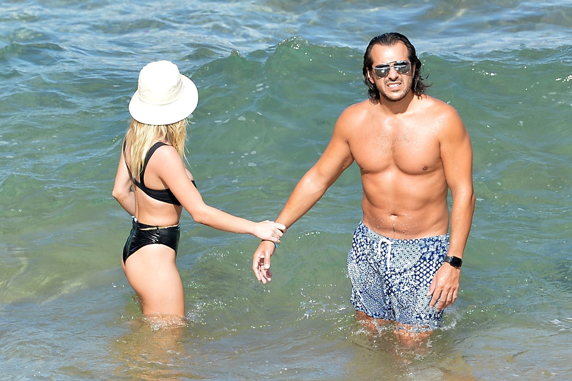 Sydney Sweeney obłapia się na plaży z chłopakiem