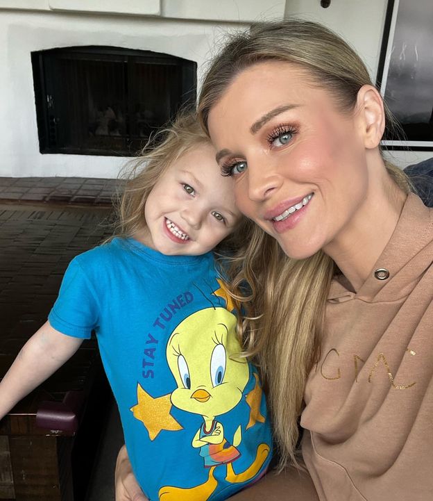 Joanna Krupa pokazała, jak uczy 4-letnią Ashę języka polskiego. Fani doceniają: "MEGA SZACUN" (WIDEO)