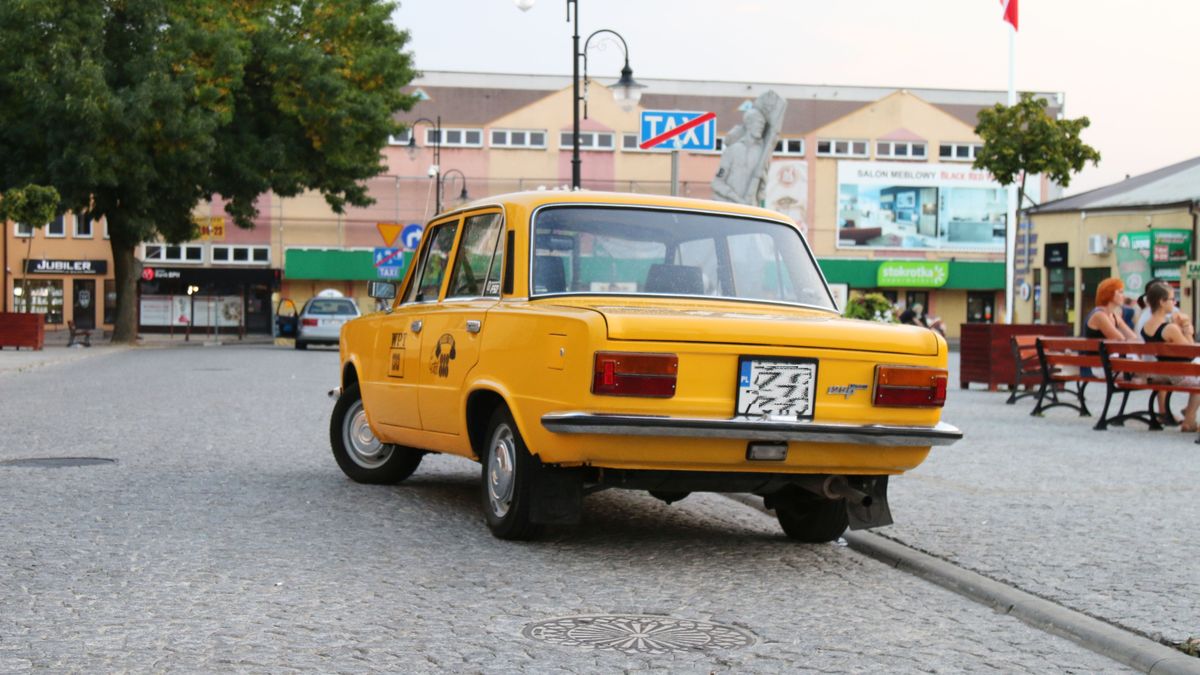 Ofert wynajmu auta do ślubu jest na rynku bardzo dużo, ale warto wiedzieć, na co uważać i czego się wystrzegać
