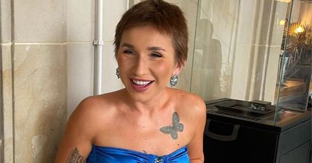 Marta Linkiewicz pręży się przy basenie. Niesamowite ciało gwiazdy Fame MMA