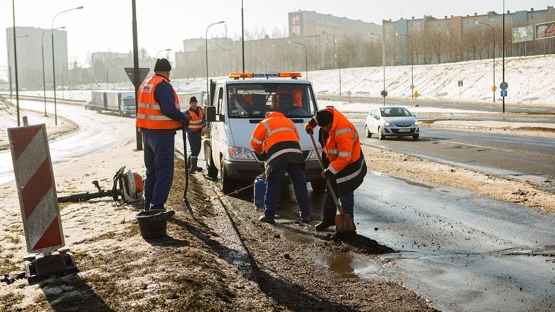 Lubelscy drogowcy biorą się za łatanie dziur | fot. UM Lublin